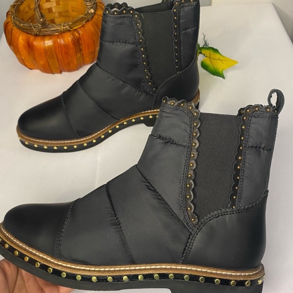 Free People Atlas Puffer Chelsea Black Booties Size 9.5 - Picture 2 of 12